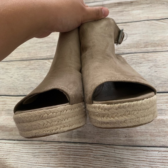 Universal Thread Espadrille Shield Wedges - Picture 4 of 8